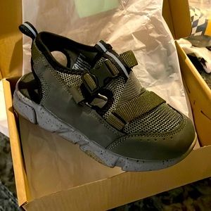 STEVE MADDEN Little Kid Score Sandal Size 11